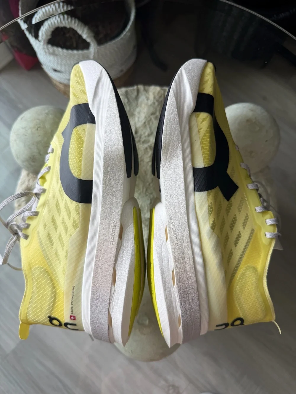 On Cloudboom Strike Men’s Running Shoes US 8.5 Limelight Wolf Carbon Racing